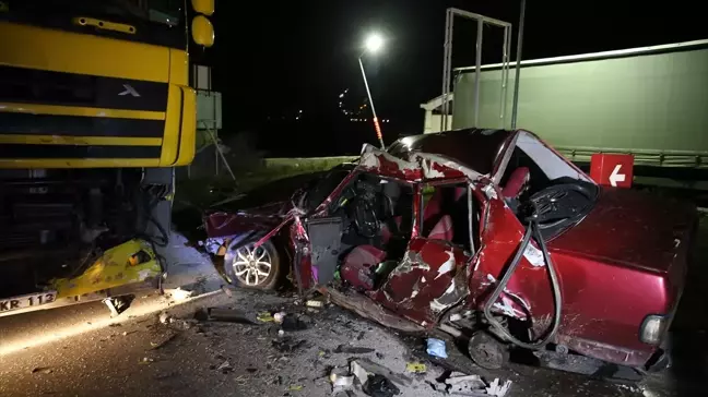 Edirne'de Tır ile Çarpışan Otomobilin Sürücüsü Hayatını Kaybetti