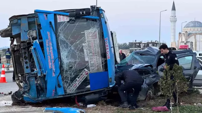 Adana'da Midibüs ile Cipin Çarpıştığı Trafik Kazasında 7 Yaralı