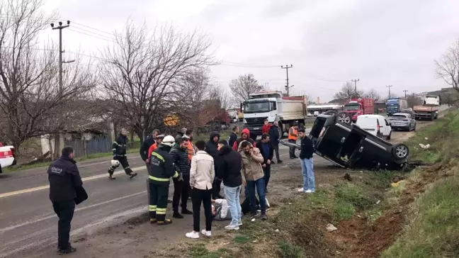 Tekirdağ'da Takla Atan Hafif Ticari Araçta İki Yaralı