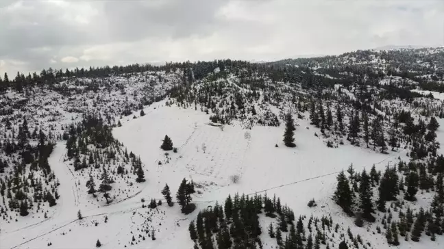 Erdemli'de Kar Yağışı Sonrası Beyaz Bir Manzara