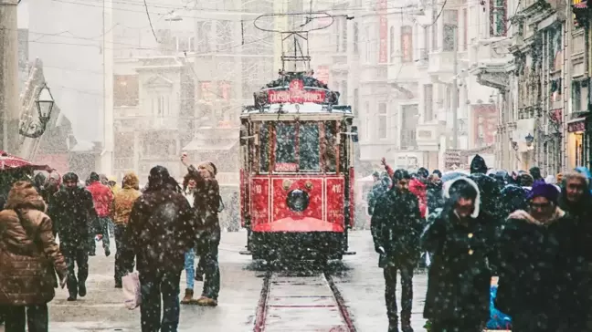 İstanbul'a kar ne zaman yağacak? Meteoroloji, İstanbul için kar yağışı tarihi verdi!