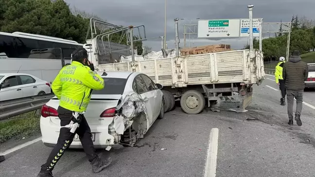 Esenyurt'ta Zincirleme Trafik Kazası: 8 Yaralı