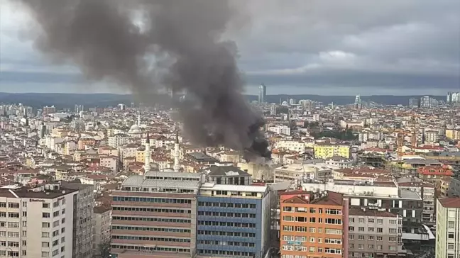 Şişli'de Yıkım Sırasında Çatı Yangını Çıktı