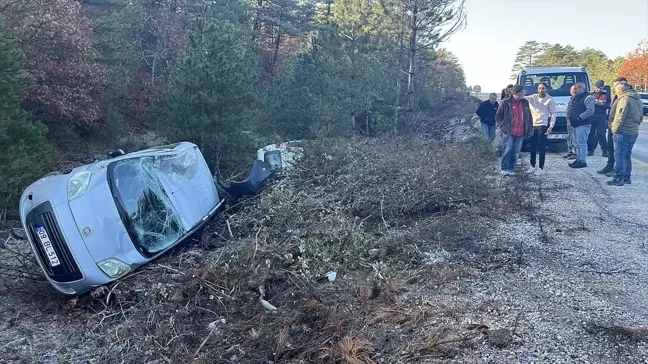 Çanakkale'de Buzlanan Yolda Kaza: 2 Yaralı