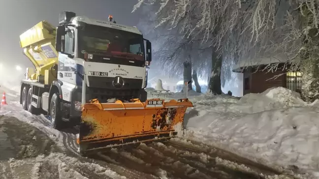 Kocaeli'de Karla Mücadele Ekipleri Yoğun Çalışmalarına Devam Ediyor