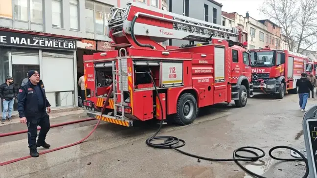 Bursa'da Mobilya İmalathanesinde Yangın