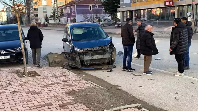 Konya'da İki Hafif Ticari Araç Çarpıştı