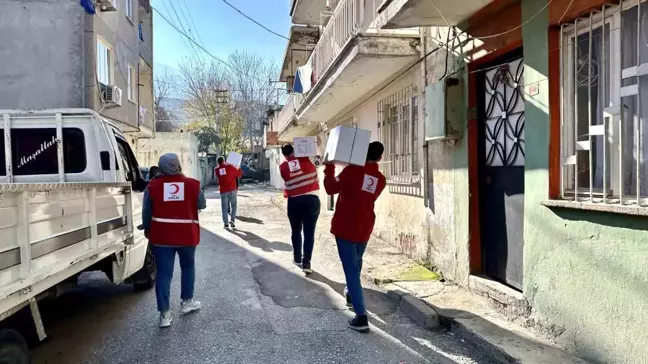 Türk Kızılayı Manisa'da 1350 Aileye Gıda Desteği Sağladı