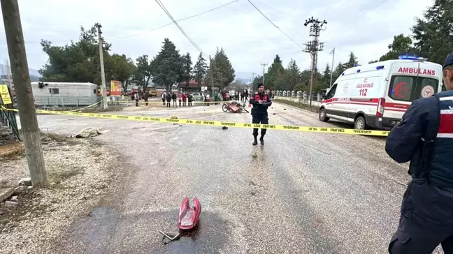 Denizli'de Süt Toplama Aracı Motosiklete Çarptı: Bir Ölü, Bir Ağır Yaralı