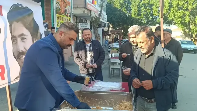 Kozan'da Ferdi Tayfur için helva dağıtıldı