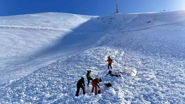 Palandöken'de Çığ Analiz ve Kurtarma Eğitimi Düzenlendi