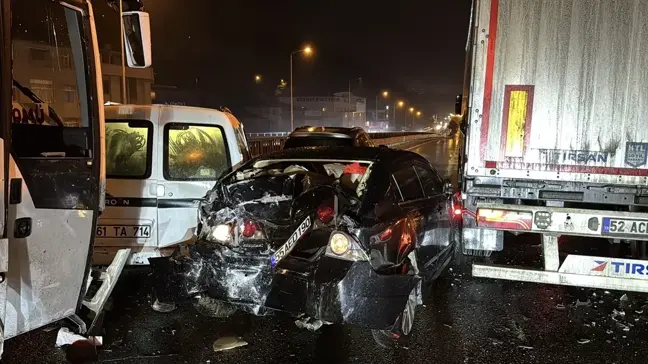 Samsun'da Zincirleme Trafik Kazası: 2 Yaralı