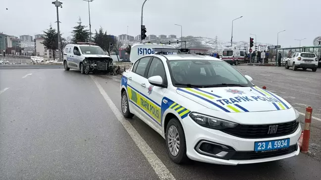 Elazığ'da Trafik Kazası: 3 Yaralı