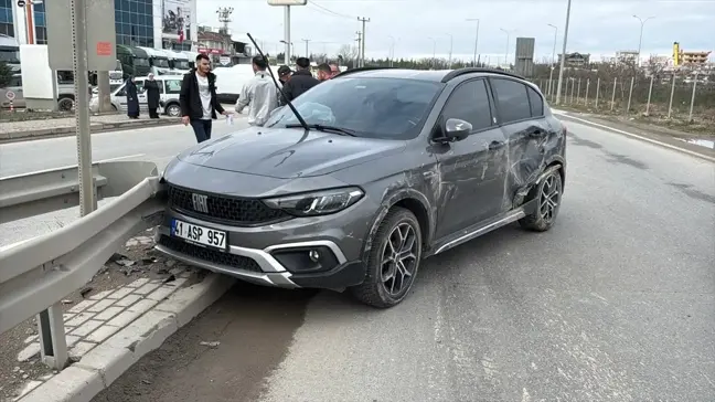 Beton Mikseriyle Çarpışan Otomobilde İki Yaralı