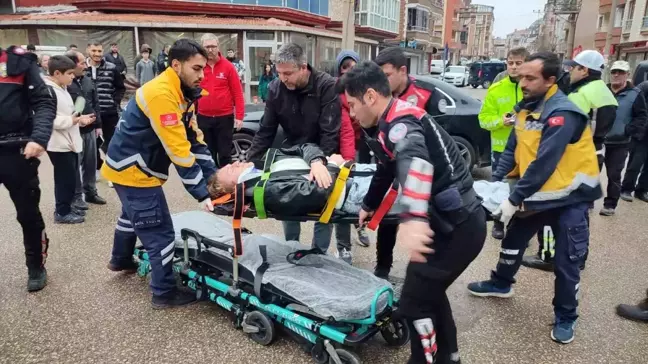 Edirne'de Motosiklet ve Otomobil Çarpıştı: 2 Yaralı