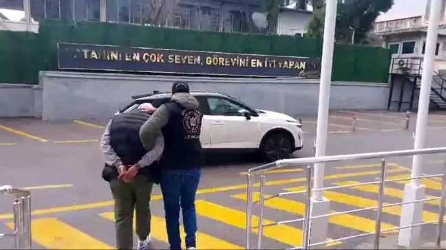 İzmir'de Gözlük Mağazasında Hırsızlık Yapan Zanlı Yakalandı