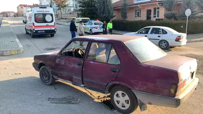 Karaman'da Motosiklet ve Otomobil Kazası: 2 Yaralı