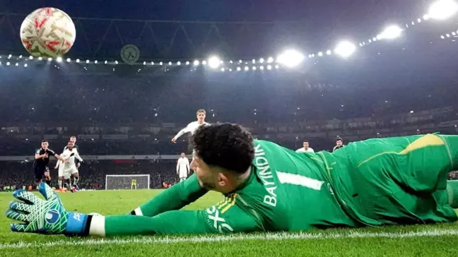 Altay Bayındır, Manchester United'da Kahraman Olmayı Başardı