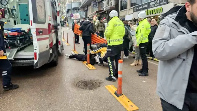 Bandırma'da Motosiklet Kazası: İki Genç Kız Yaralandı