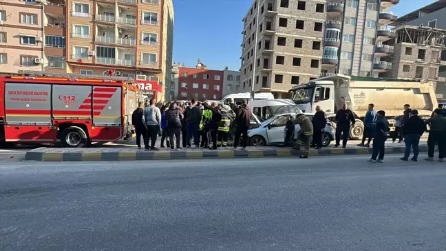 İskenderun'da Fren Arızası Sebebiyle Trafik Kazası: 3 Yaralı