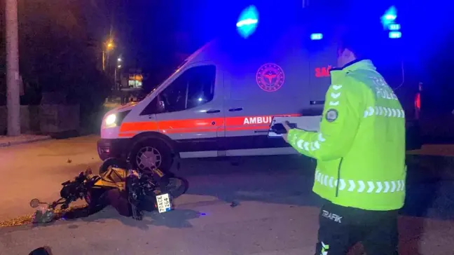 Karaman'da Otomobil ve Motosiklet Çarpıştı: 2 Yaralı