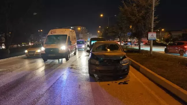 İnegöl'de Zincirleme Trafik Kazası: 2 Yaralı