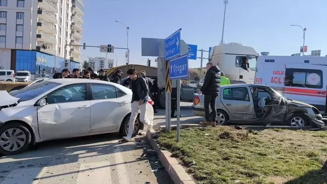 Siirt'te Trafik Kazası: 4 Yaralı