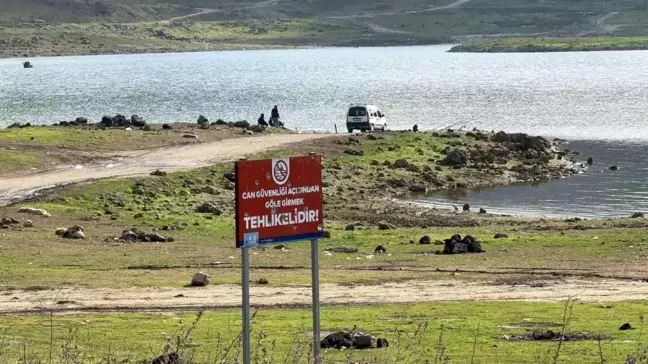 Sazlıdere Barajı'ndaki Uyarı Levhaları Kurşun İle Delik Deşik Oldu