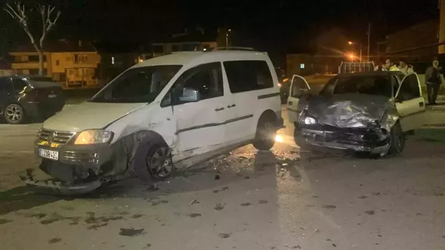 Karaman'da Trafik Kazası: 3 Yaralı