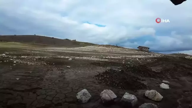 Kuraklık Baraj Sularını Çekti, Tarihi Köy Ortaya Çıktı