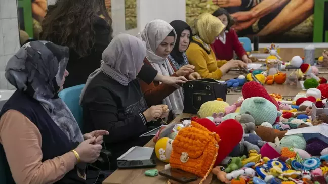 Bolu'da Kadınlar Amigurumi Kursuyla Hem Öğreniyor Hem Sosyalleşiyor