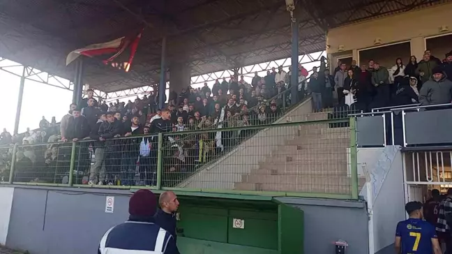 Çaycumaspor-Terakkispor Maçında Gerilim: Taraftar Su Şişesi Fırlattı