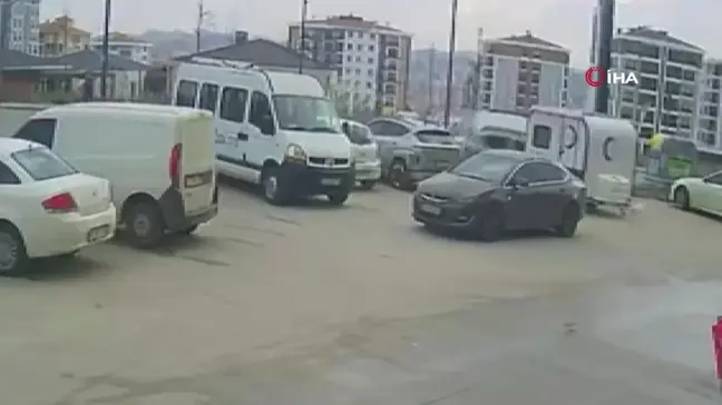 Silivri'de Kontrolden Çıkan Araç Otoparka Düştü: 1 Yaralı