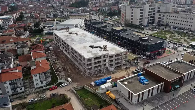 Sakarya'da Hastane Yakınlarında Katlı Otopark İnşası Devam Ediyor