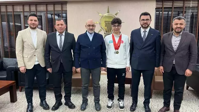 Ömer Faruk Deliktaş, Snowboard FIS Çocuk Kupası'nda Türkiye'ye İlk Altın Madalyayı Kazandırdı