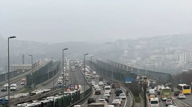 İstanbul'un bazı bölgelerinde ve Boğaz'da sis etkili oldu