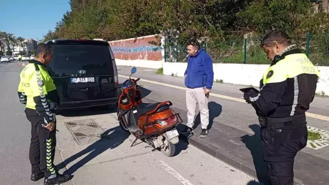 Manavgat'ta Motosikletliler Uygulama Noktasından Kaçarken Yakalandı