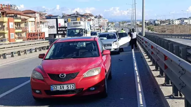 Arızalı Aracını İtmek İsteyen Sürücü İki Kazaya Neden Oldu