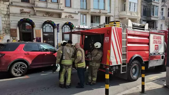 Beyoğlu'ndaki Otelde Yangın Paniği