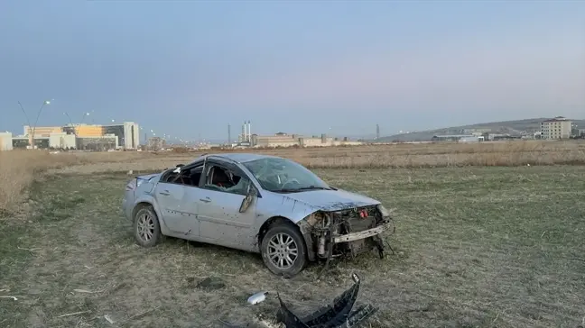 Kayseri'de Otomobil Şarampole Devrildi: 4 Yaralı