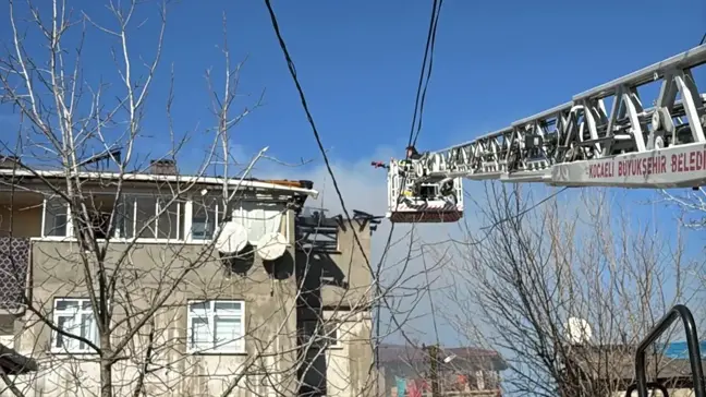 Kocaeli'de Apartman Yangınında 3 Çocuk İtfaiye Tarafından Kurtarıldı