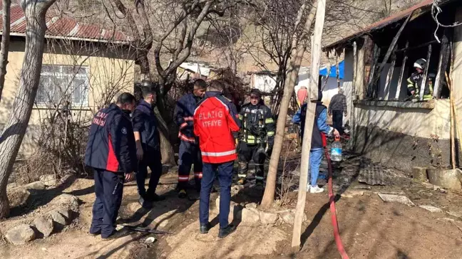 Elazığ'da Sobadan Çıkan Yangında 3 Kişi Yaralandı