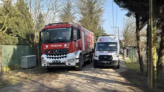 Kartepe'de 2 Katlı Binada Yangın: 2 Kişi Dumandan Etkilendi