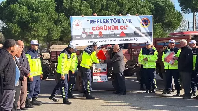 Bafra'da Çiftçilere Trafik Eğitimi ve Reflektör Dağıtımı