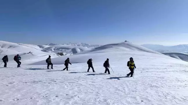 Muş'ta Doğa Tutkunlarının Zorlu Tırmanışı