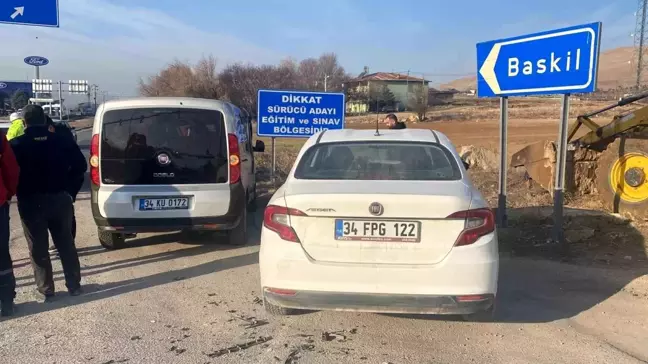 Elazığ'da Trafik Kazası: İki Yaralı