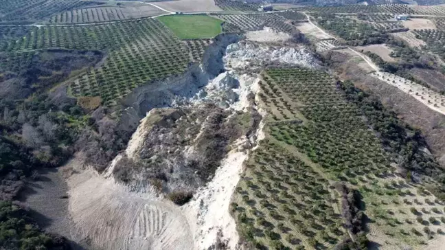 Hatay'daki Devasa Yarık, Deprem Korkusunu Yeniden Alevlendirdi