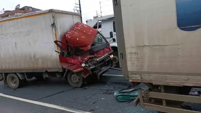 Kocaeli'de Zincirleme Trafik Kazası: 1 Yaralı