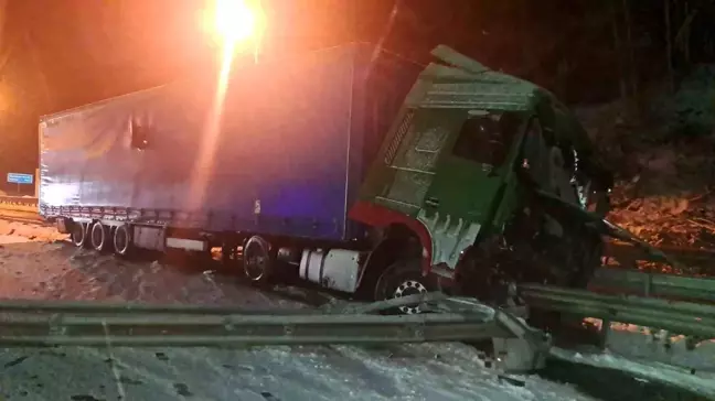 Bolu-Mengen Karayolunda TIR Kazası: Yol Traffik Kapandı