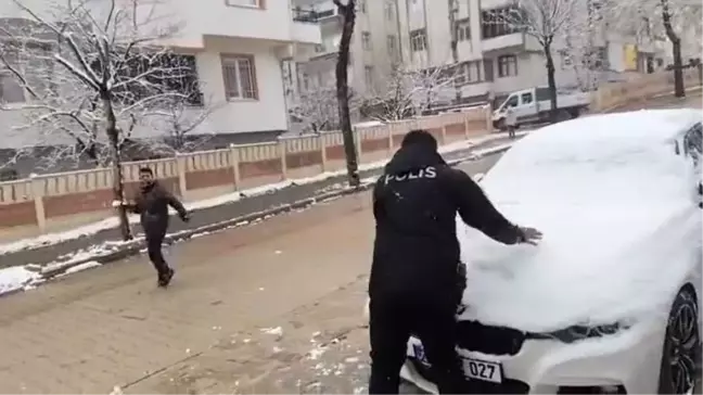 Elazığ'da Polislerle Çocuklar Kar Topu Oynadı